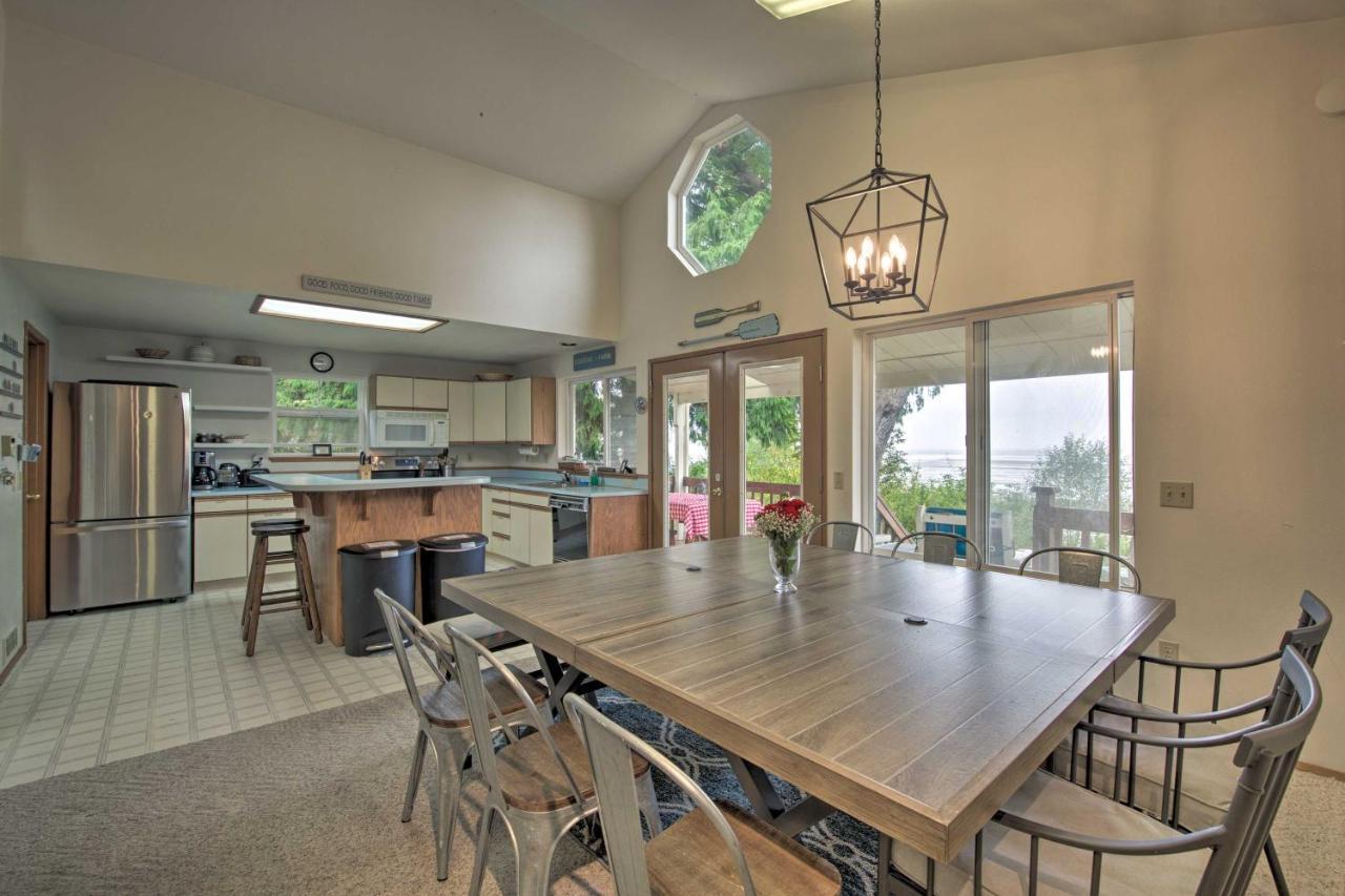 Warm Beach Hideaway With Private Beach! Stanwood Esterno foto