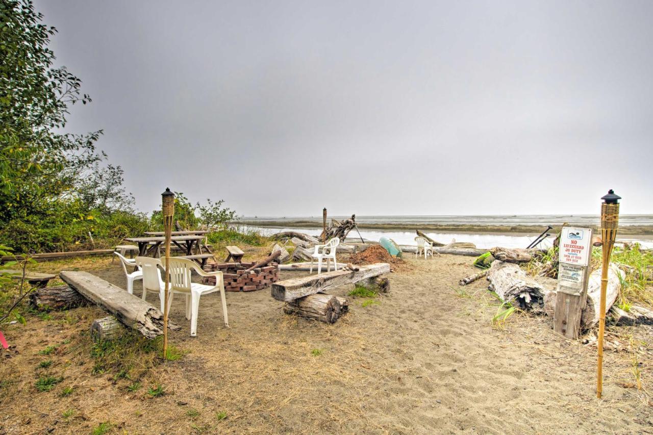 Warm Beach Hideaway With Private Beach! Stanwood Esterno foto