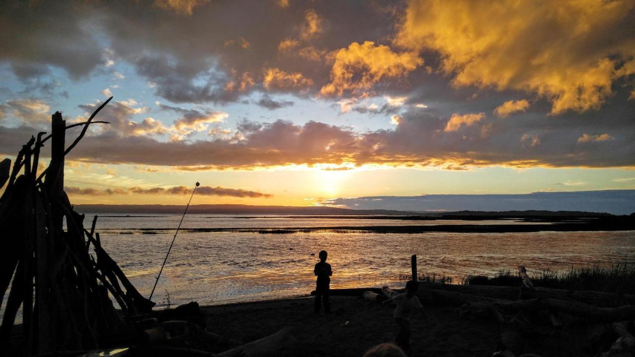 Warm Beach Hideaway With Private Beach! Stanwood Esterno foto