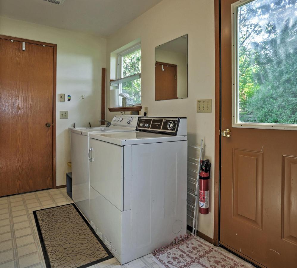 Warm Beach Hideaway With Private Beach! Stanwood Esterno foto