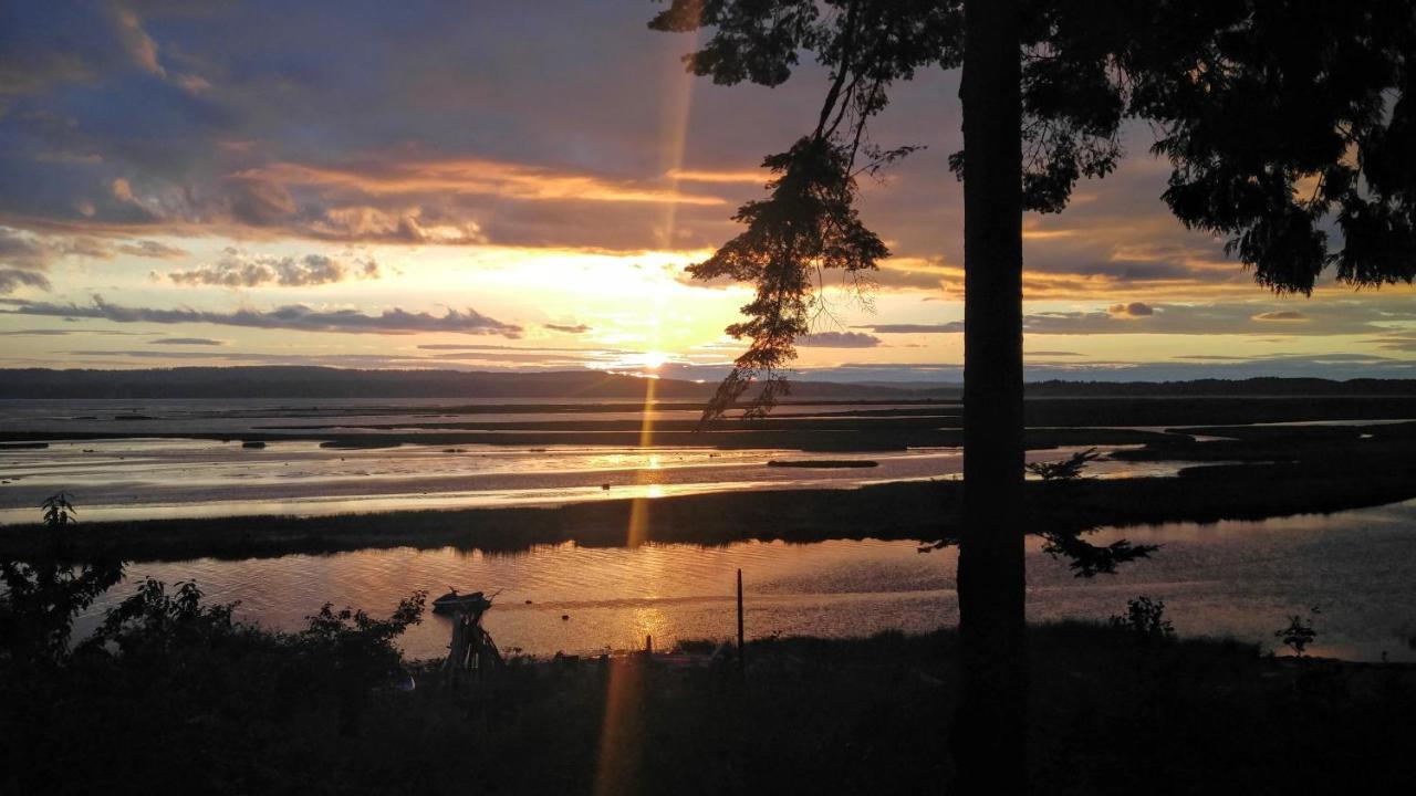 Warm Beach Hideaway With Private Beach! Stanwood Esterno foto